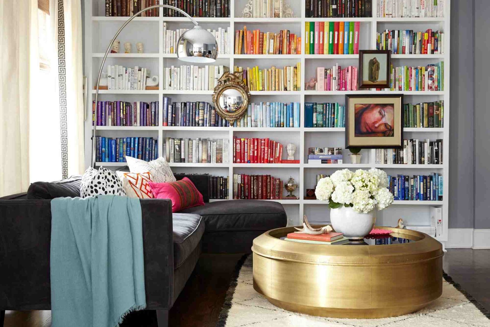 How to Style Your Bookshelves in A Decorative Way